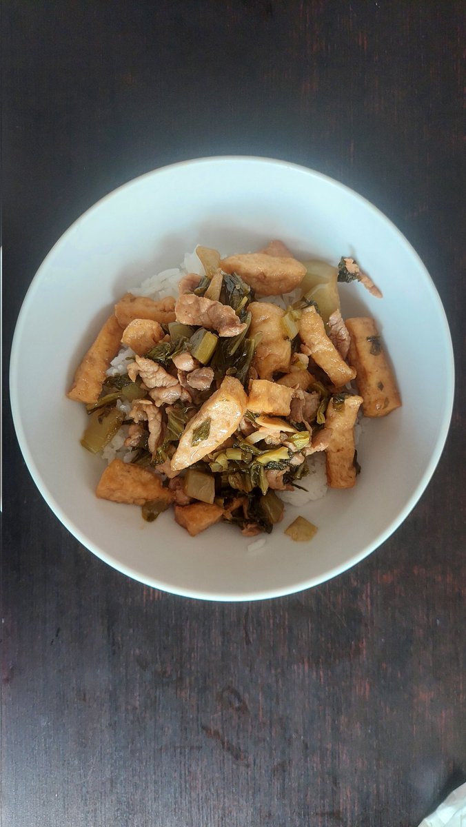 KoffieBear's tweet image. 05.04.2026 - Pickled Nappa Cabbage with Fried Tofu and Pork 😄 it tastes sour and salty 😍

#pickle #cooking #meal #daily #food