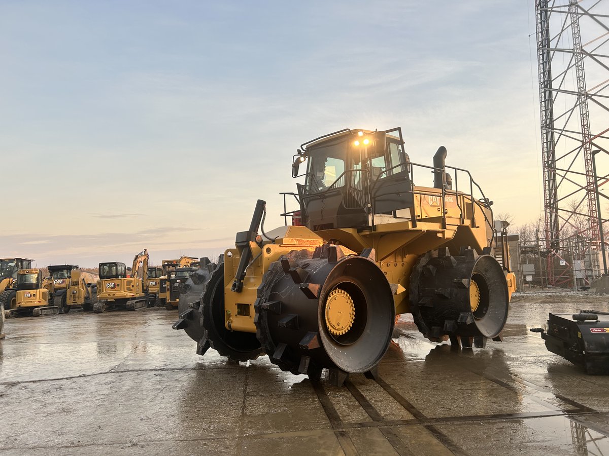 OhioCAT1's tweet photo. Golden hour meets horsepower. A strong start to another day on the job!

#OhioCat #heavyEquipment #Sunrise #BuiltForIt https://t.co/g3lcoAFQSq