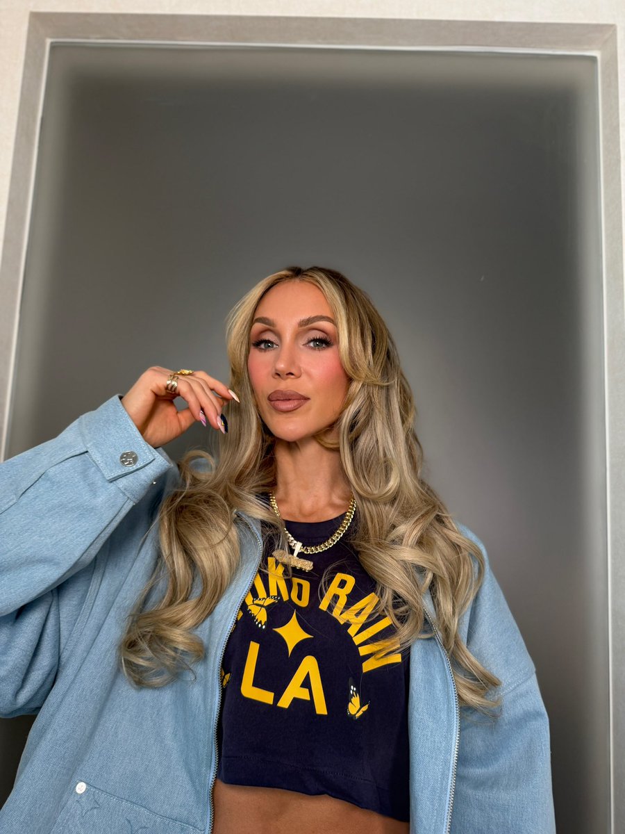 Charlotte Flair tweet media