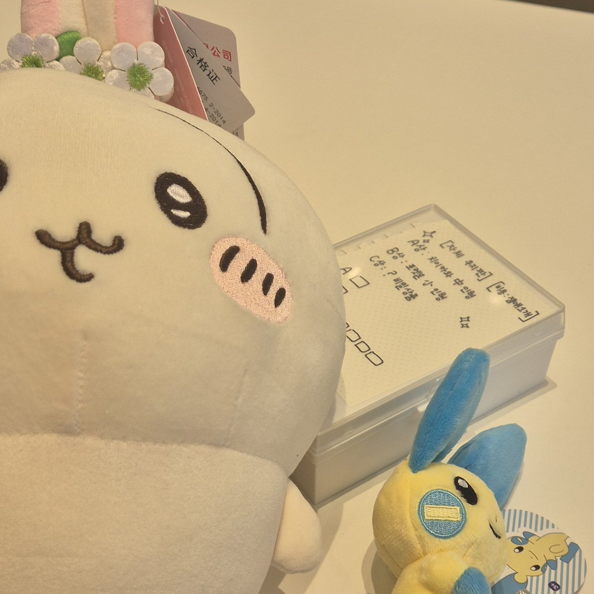 RUNANI_'s tweet photo. 친구 오기전까지 줄 선물로 자체쿠지 만들어뒀음 https://t.co/mDoSvX0RP4
