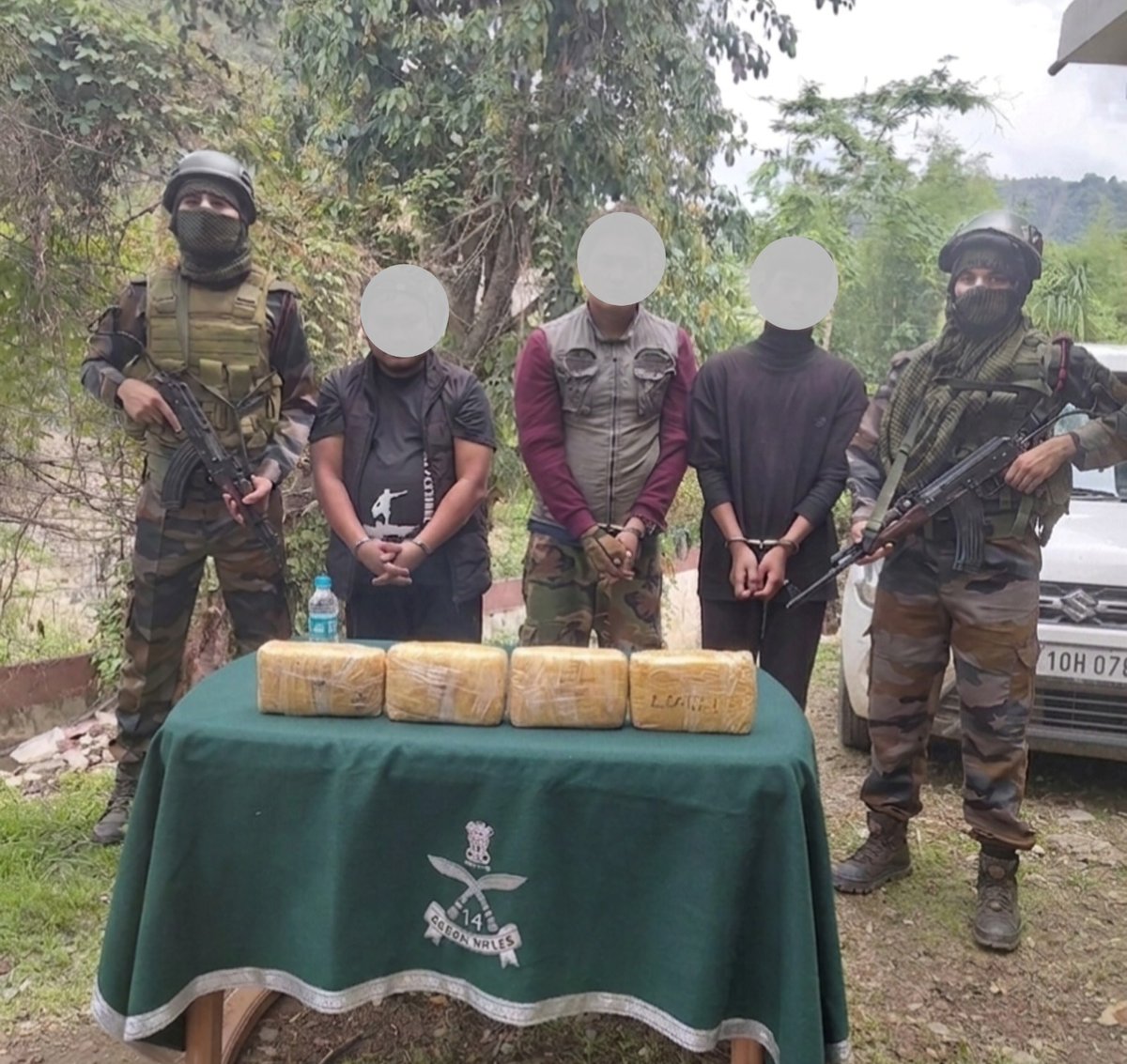 official_dgar's tweet image. MASSIVE DRUG BUST: METH WORTH ₹28.38 CRORE SEIZED IN MIZORAM
#AssamRifles, in a joint operation with Zokhawthar Police, recovered 9.462 kg of Methamphetamine tablets valued at approx ₹28.386 crores after conducting a search of a suspected vehicle at General Area Melbuk Gate,
