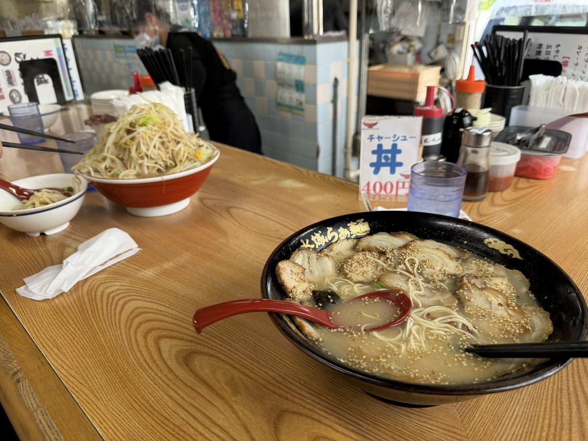 roli_para's tweet photo. ふらっと立ち寄ったラーメン屋モチベ上がらん

ママンが調子乗って頼んだちゃんぽんは7割こっちに流れてきた https://t.co/25PzadB4q5