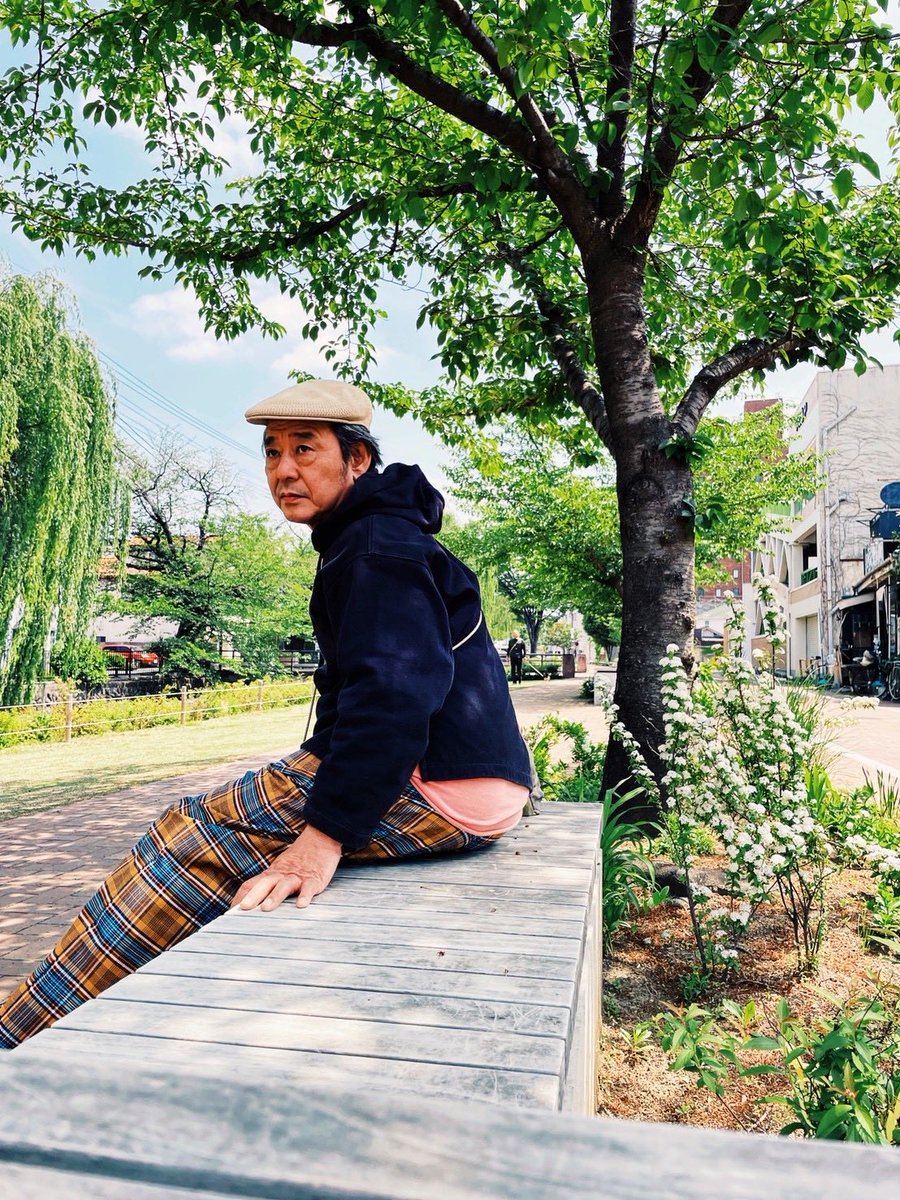 DonCarlosV3's tweet photo. #花とおじさん #flowerman https://t.co/mQV0xrab2G