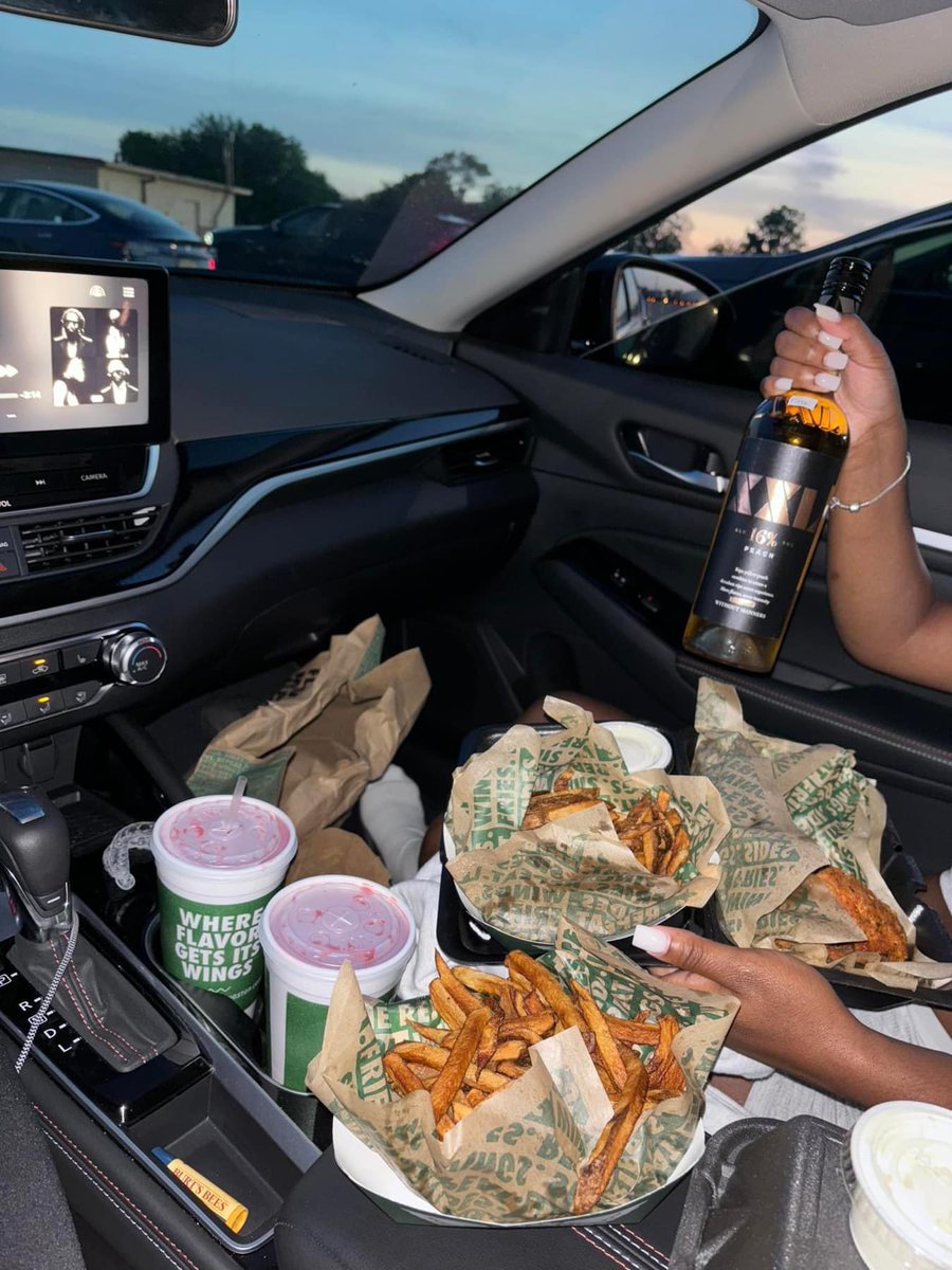 eyojoel77's tweet photo. let’s get food and go to the drive in 🥰 https://t.co/v2Bz7HU4Gs