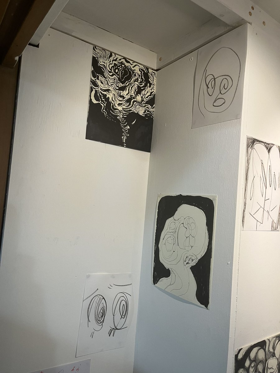 yobikou_sei's tweet photo. 5/4、今日も19時までオープンです。2人展「ひらく」今日も開催しております。
お店としましても通常営業です。新しいものも諸々出します。
本の買い取りもいつでも承っております。 https://t.co/hLnNaUMySS