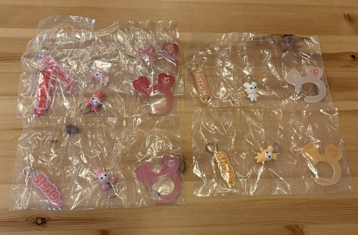 sa7chans2's tweet photo. TWICE LOVELYS 
アクリル カラビナ フロッキー マスコット

譲 モモ ジヒョ ダヒョン チェヨン

求 サナ サブリー

郵送での交換希望です、
お気軽にお声かけください🙇🏻‍♀️

 #TWICE  #TWICE交換 https://t.co/B7AOSFYsyc