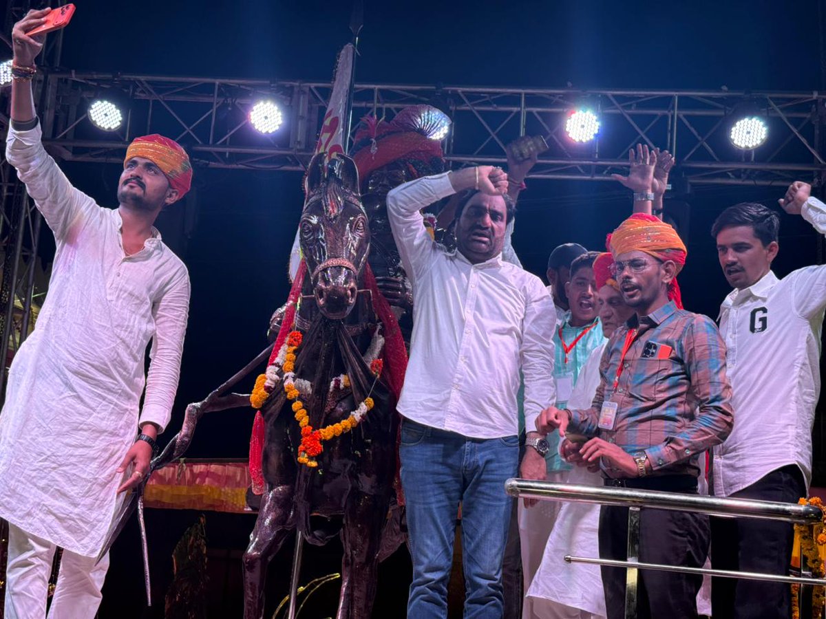 पाली जिले के ग्राम धुंधला में आयोजित परम आराध्य,सत्यवादी श्री वीर तेजाजी महाराज के मंदिर की प्राण प्रतिष्ठा कार्यक्रम के छाया चित्र |