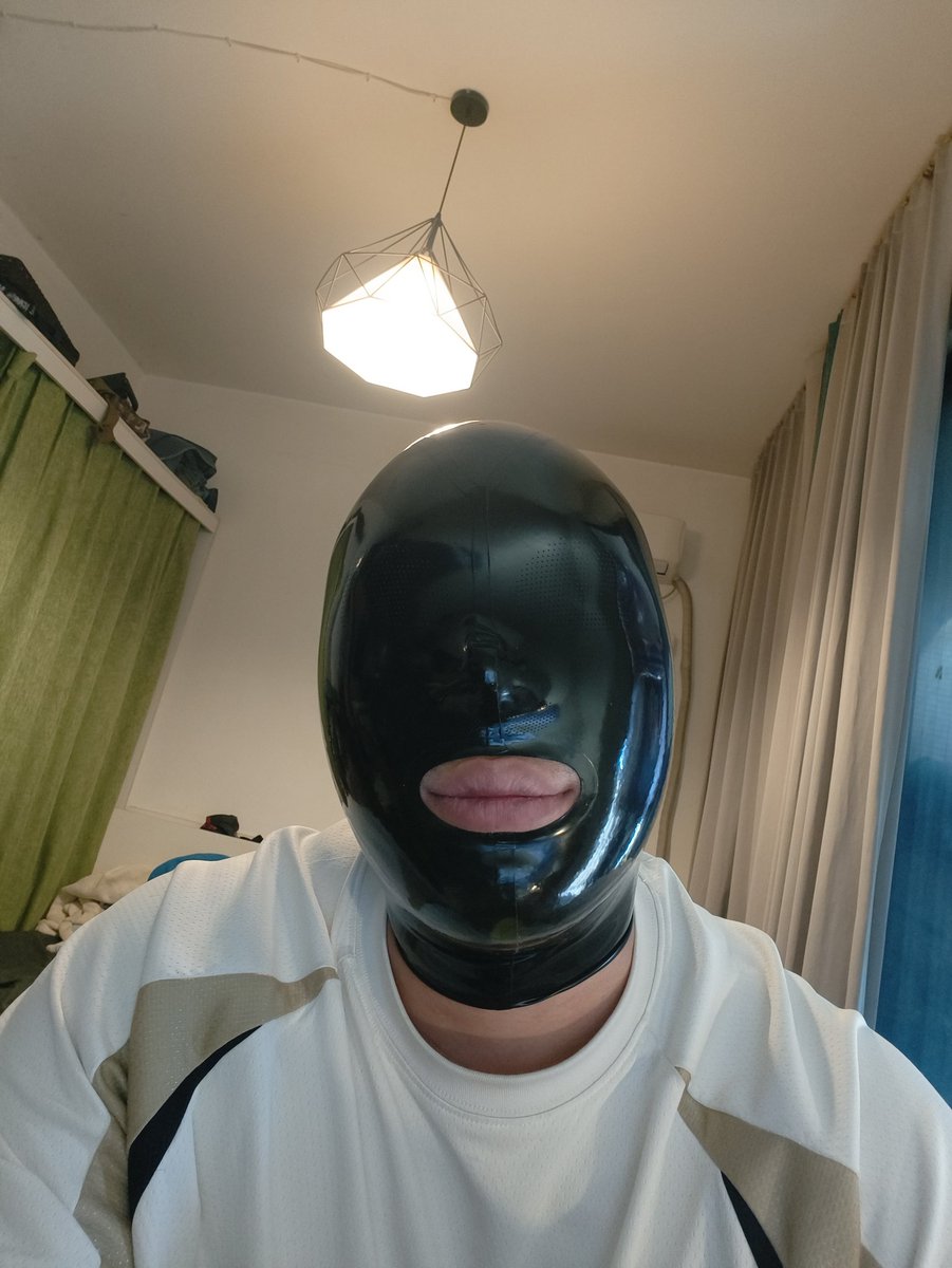pup_rou's tweet photo. 超级棒的头套，弹性贴合对没得说，无敌好。头套:@rubxxxxofficial 
#rubxxxx #rubber https://t.co/7eX6FEM7Q2