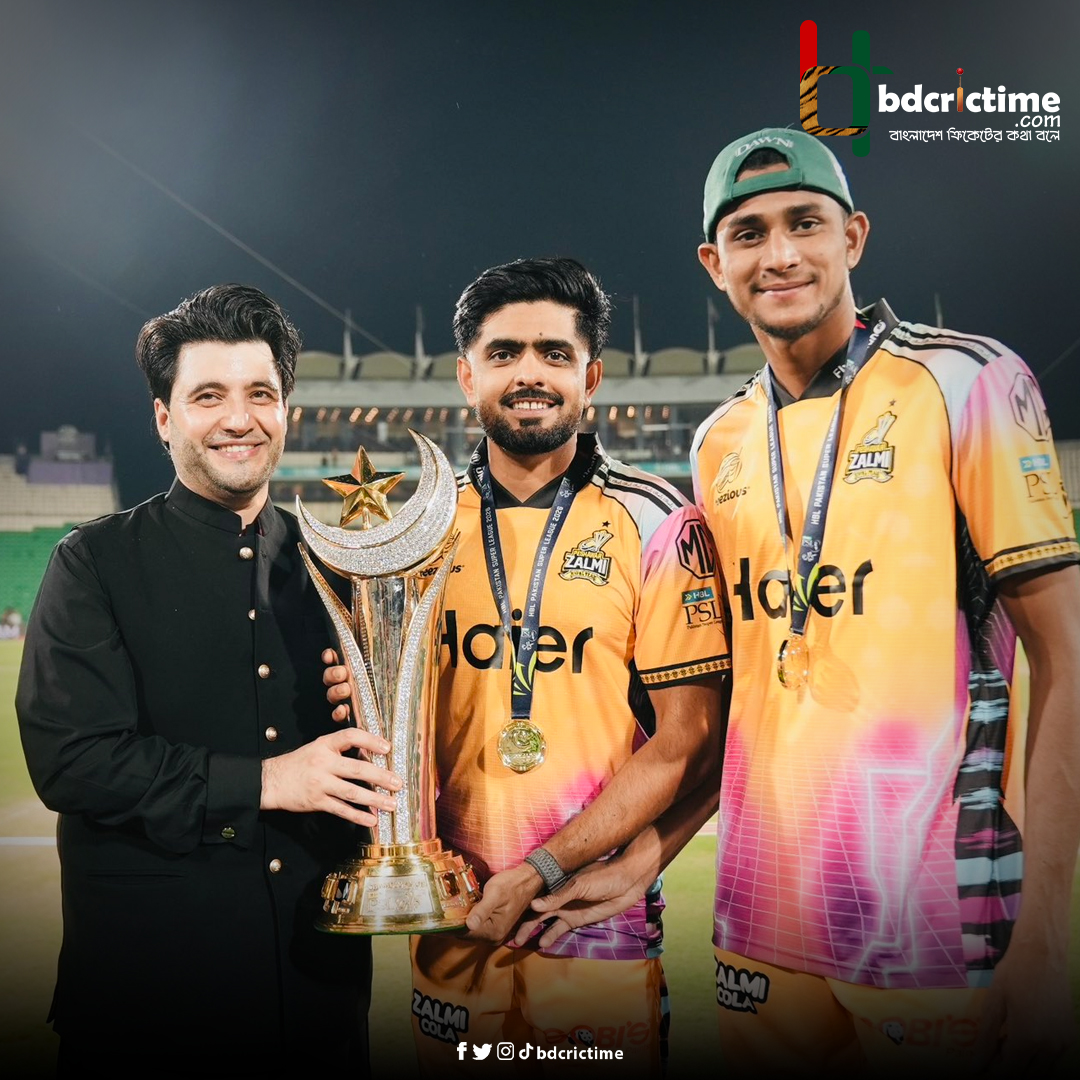 BDCricTime's tweet image. শিরোপা জয়ের পর আলাদা করে নাহিদ ও বাবরের সাথে ছবি তুললেন পেশোয়ার জালমি কর্ণধার

#PSLFinal #NahidRana #BDCricTime