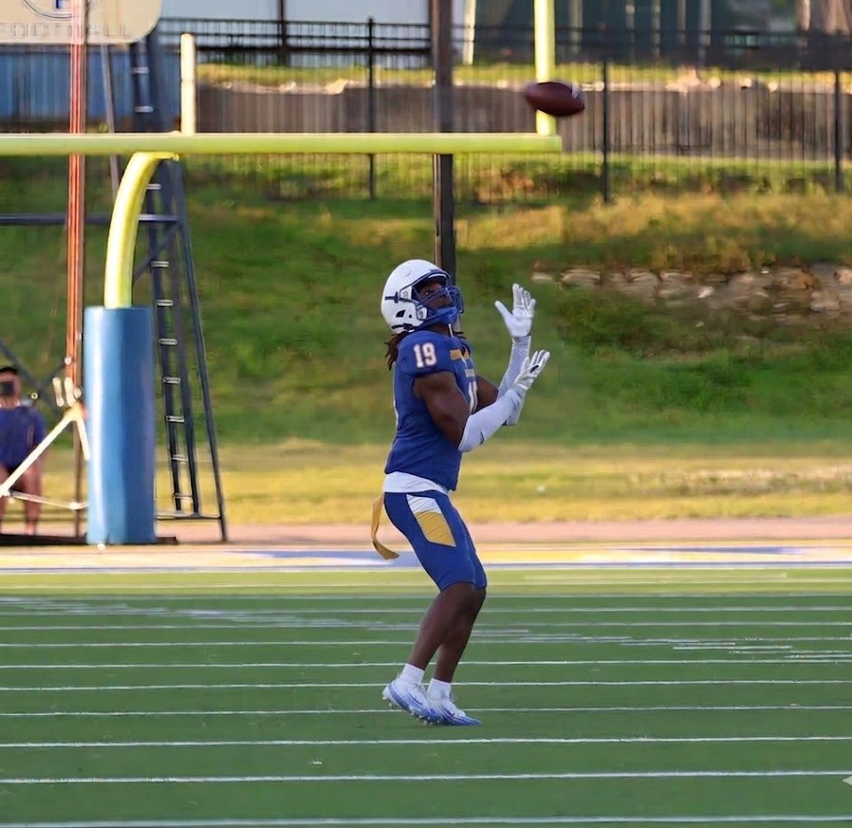 javon_towns's tweet photo. Summer grind ๐
#1stSpringโ
#GoSavage @AtterberryBo https://t.co/frQ0tFh0WU