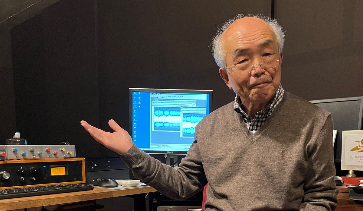 レベッカ、ユニコーン、ドリカム、電気グルーヴなど、有名アーティストのマスタリングを手がけてきた田中三一さん。
私も何度かマスタリングお願いしましたが、この自作のコンプとEQの上に水晶を置くことがあって、それだけで誰もがわかるくらい本当に音が変わるんですよね。理屈はわからないですが。