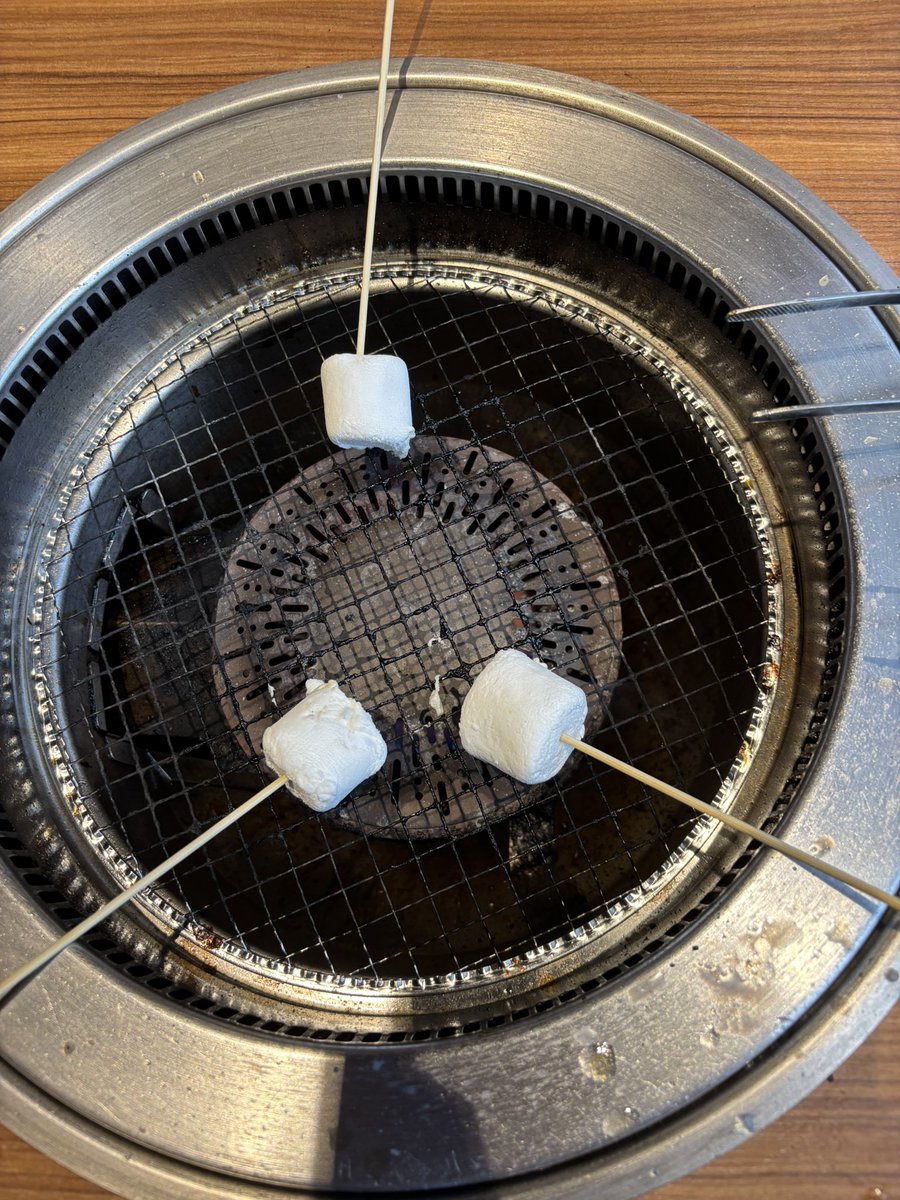 最後は3人でマシュマロを焼きました。