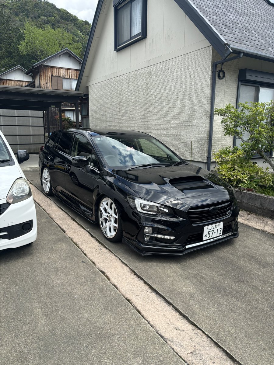 yuulevo124's tweet photo. 3時間かけて洗車してやったぜ https://t.co/FFfnr2hLps