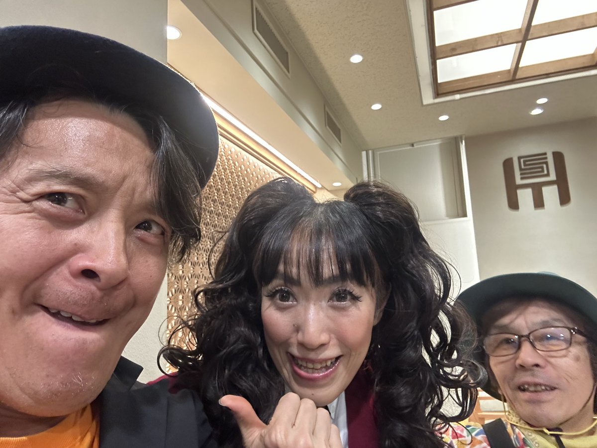 engeki_shimizu's tweet photo. お昼に呉服商店街を練り歩く地元のお店や人の功績を讃え歌い踊り演劇する
「Heros 大名行列」を体感
なんだか勢いがあって嬉しい！
地元の人がやる気満々に参加！　
音楽は僕の友達がやってます！
#こぐれみわぞう
#ストレンジシード https://t.co/hruKGP5JVi