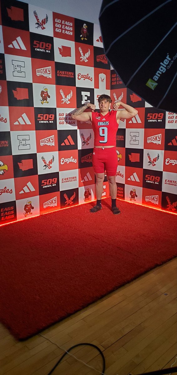BlakeWpearson's tweet photo. Thank you @EWUFootball and Coach @Coach_TMACK/@CoachAnderson_M For have me and my dad out this weekend had a great time and love the energy #GOEAGLES https://t.co/0KnAt1rA0k