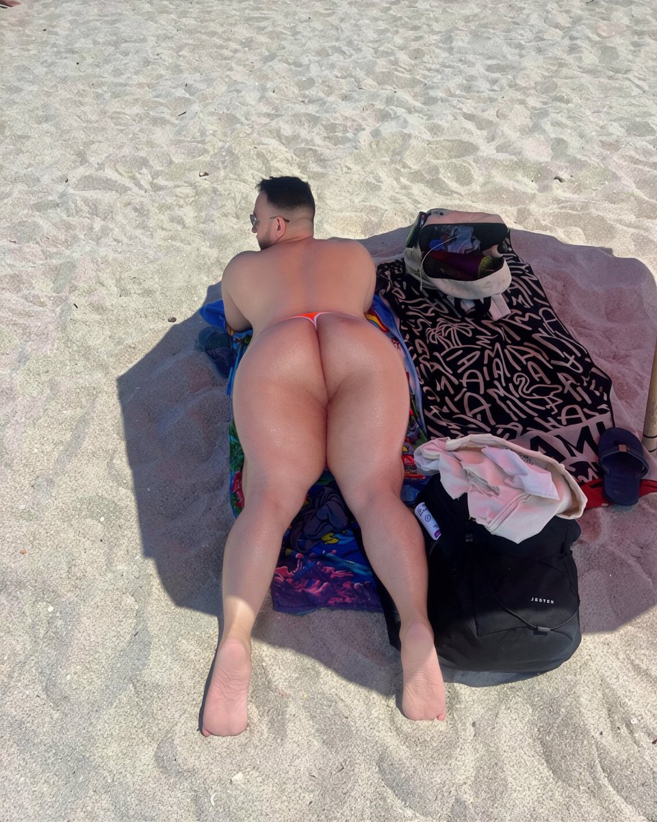Bigpeachyking's tweet photo. Sunday Funday at the nude beach 🏖️🌊☀️

Chudai 
Wataa https://t.co/4VUUqPhuhE