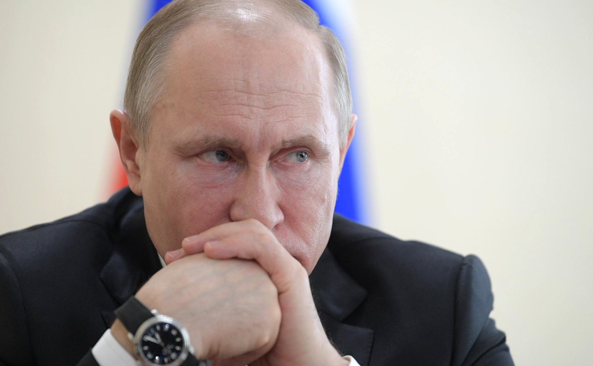 RomanAnin's tweet image. BREAKING: Vladimir Putin is concerned about leak of sensitive information and the risk of a plot or coup attempt against him. He fears the use of drones for a possible assassination attempt by the Russian political elite. (1/17)
#Putin #Russia #Kremlin
