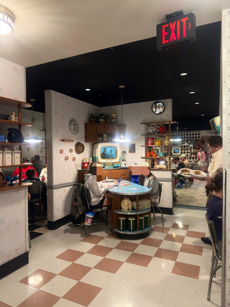 本日は50 Prime Time Cafeという1950年代のアメリカの家庭でママやパパ
