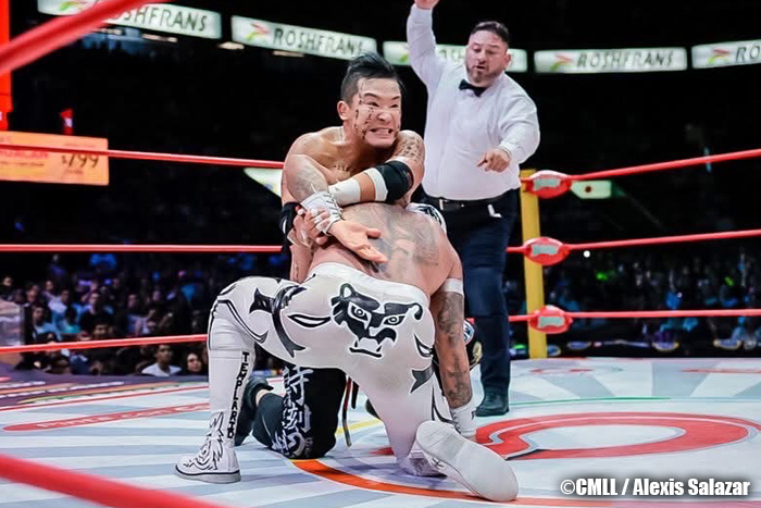 njpw1972's tweet image. 現地時間：5月1日 『CMLLvsMLW』アレナメヒコ大会のメインに、KUSHIDAが“写経”スタイルで登場！ 

MLW世界ミドル級選手権は、激戦の末にテンプラリオに惜敗を喫して王座陥落……！

CMLL大会結果
⇒njpw.co.jp/645197

#CMLL #MLW #NJPW
