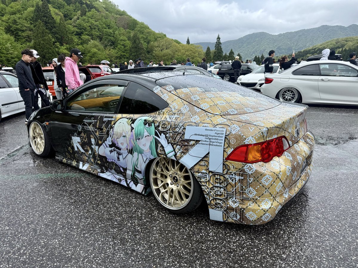 ドリドレだけど痛車に目がいってしまう👀長瀞さん可愛すぎる！