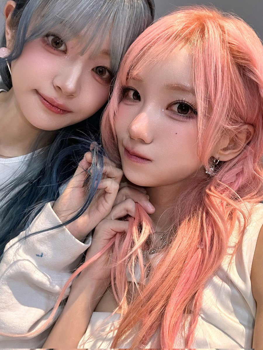 콘 tweet media