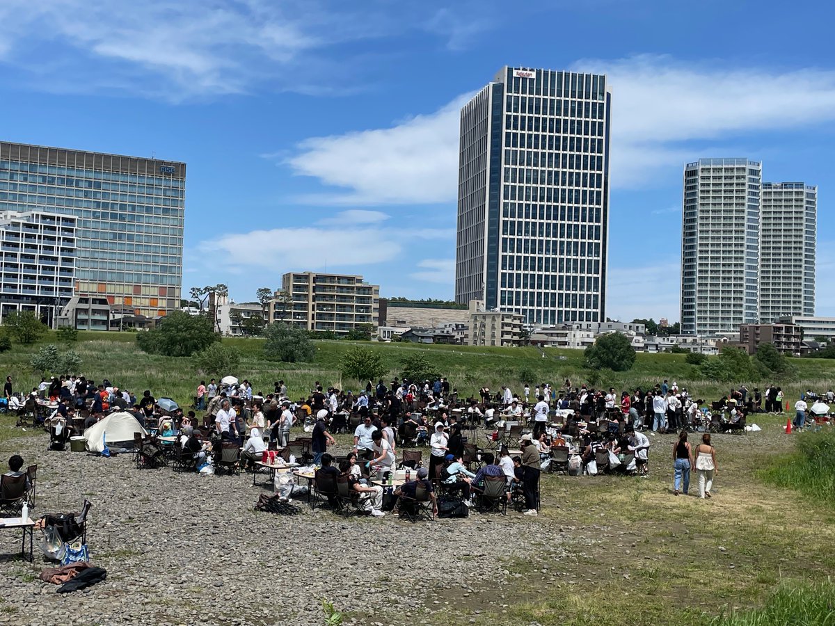 Tama_bbqms's tweet photo. G.Wも終盤となりました。
本日は強風の為、テントの設置は安全対策上中止としました。
強風のせいかキャンセルが昨日より出ており、いつものG.Wより客足が少ないように思えます。 https://t.co/bCh8P26F2I