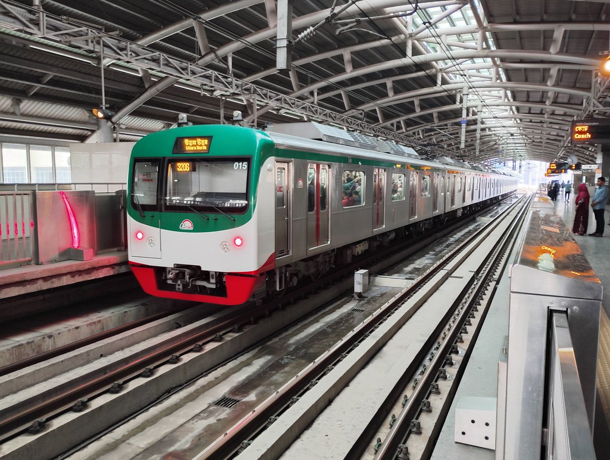 _sharq's tweet photo. ダッカメトロ
日本の援助で開通した市内鉄道
列車の走行音やホームドア開閉音が日本と同じで、一瞬帰国することができた🇯🇵 https://t.co/DJyI4mXCx6