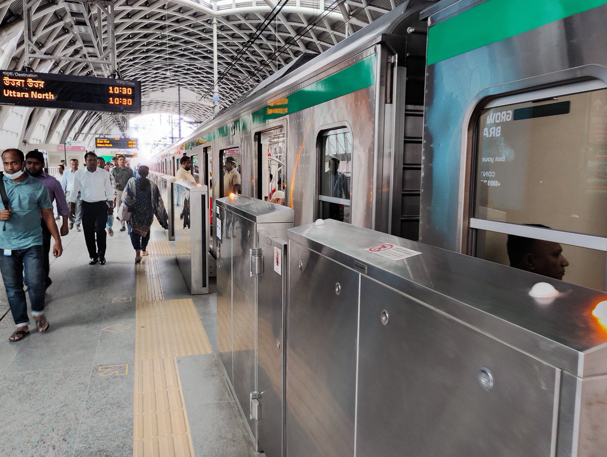 _sharq's tweet photo. ダッカメトロ
日本の援助で開通した市内鉄道
列車の走行音やホームドア開閉音が日本と同じで、一瞬帰国することができた🇯🇵 https://t.co/DJyI4mXCx6