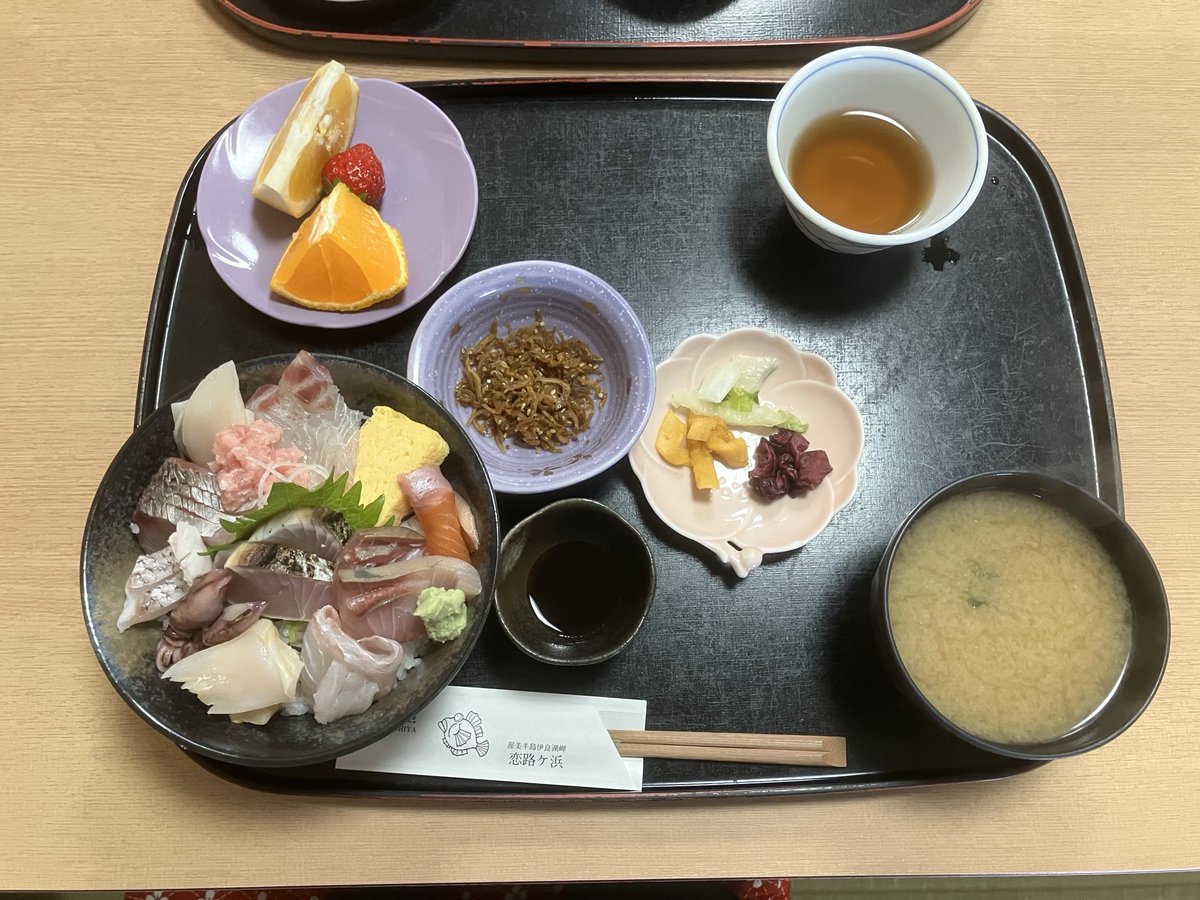 THseit2008's tweet photo. 渥美半島にやってきました。
伊良湖岬で海鮮丼を！ https://t.co/oYUJ0mTm74