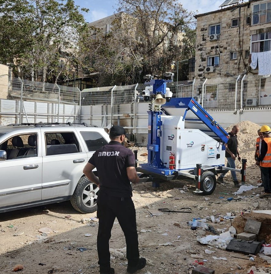 oritben's tweet photo. בוקר טוב התקנה של קרונית אבטחה בעיר ירושלים של חברת #רשףביטחון  ,#קרונית כוללת מצלמות אנליטיות חכמות ומעניקה תמונה של 360 באזור #אבטחה #טכנולוגיה #ביטחון @tigbur1978 https://t.co/Lr30Jimx11
