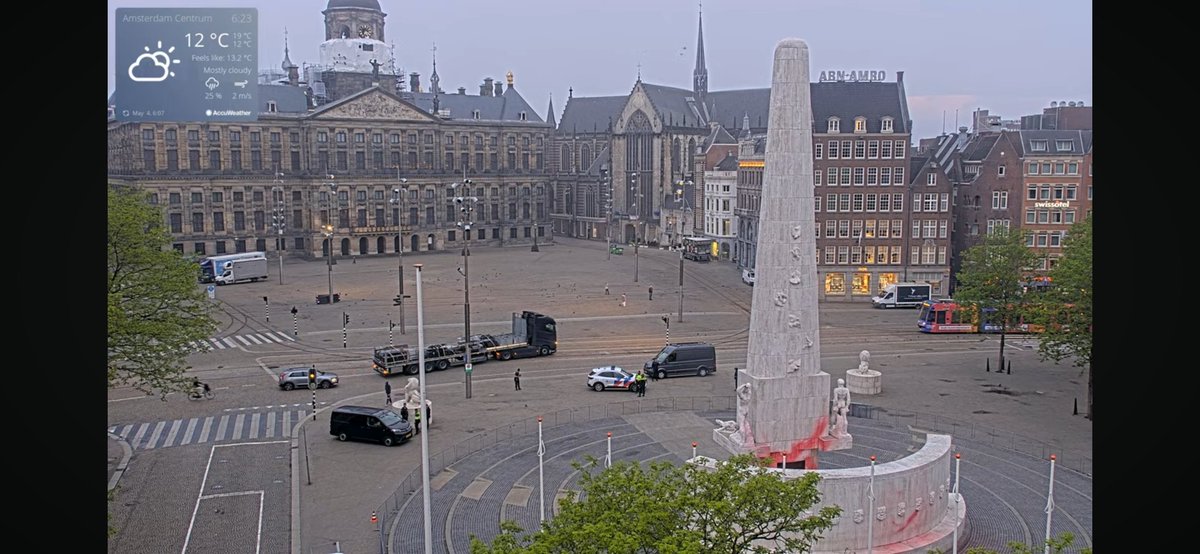 HenkNieuws2026's tweet image. #Nederland 🙏🏼🇳🇱 #Amsterdam  Zien jullie dit ook 🧐 Het monument op de Dam is beklad  😲😵‍💫#Dodenherdenking  Land is totaal naar de knoppen 😓