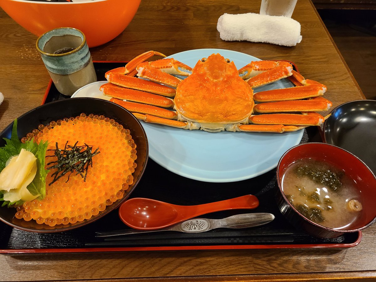 55goh2's tweet photo. 美味しい！

けど…

誰かカニの上手な食べ方教えてください(笑) https://t.co/GESD2BwH8q