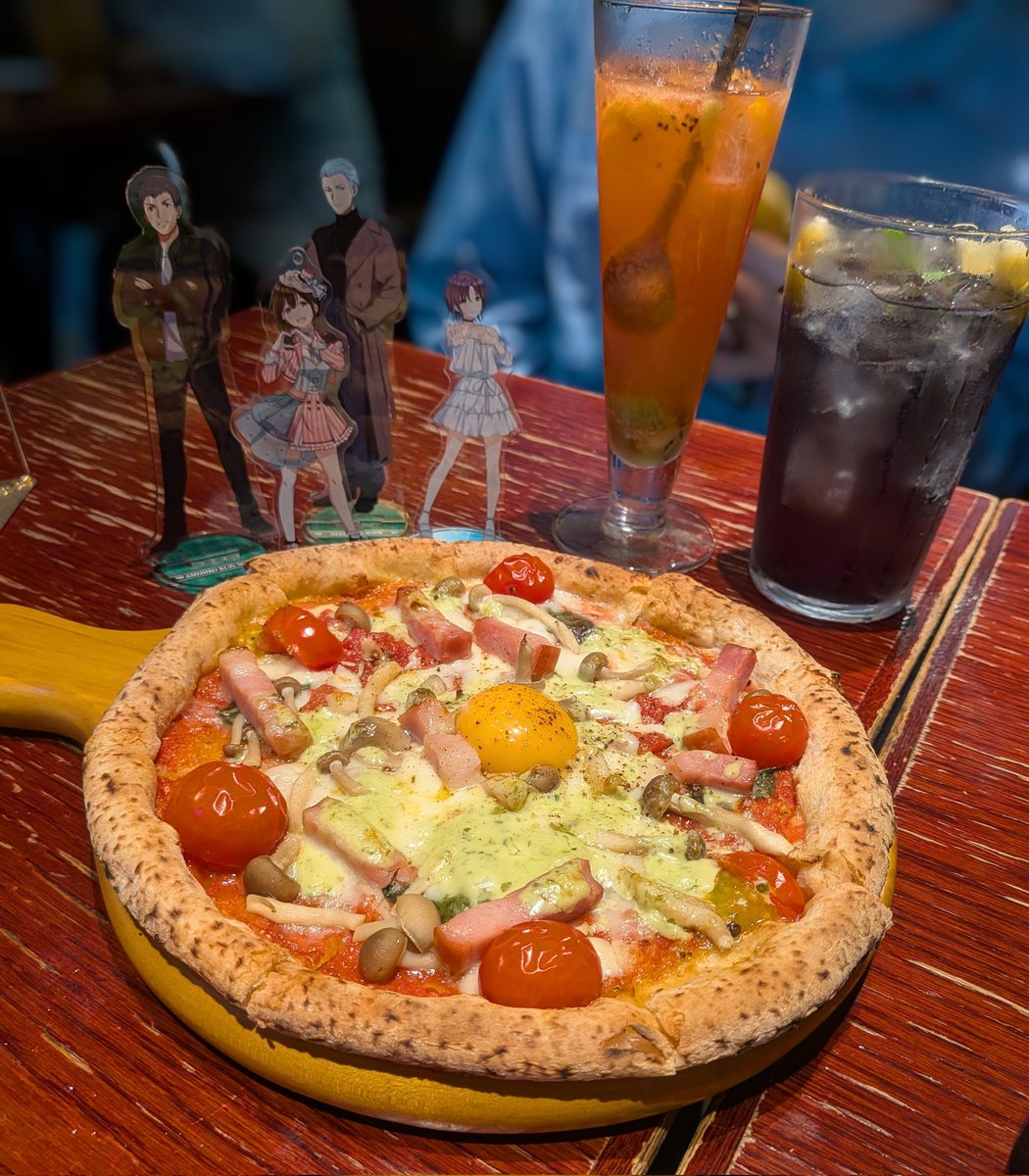 2114riou's tweet image. シャニマスちゃんとHUBのコラボ行ってきた〜
今回もフードが美味しい！！
ピザのトマトがジューシーでベーコンが食べ応え抜群
デザートプレートのフォンダンショコラはあったかいうちに食べてほしい！
ドリンクはビューティ/フルがお酒感強くて一番好き
ずっとMV観てた〜
＃HUB
#シャニマス