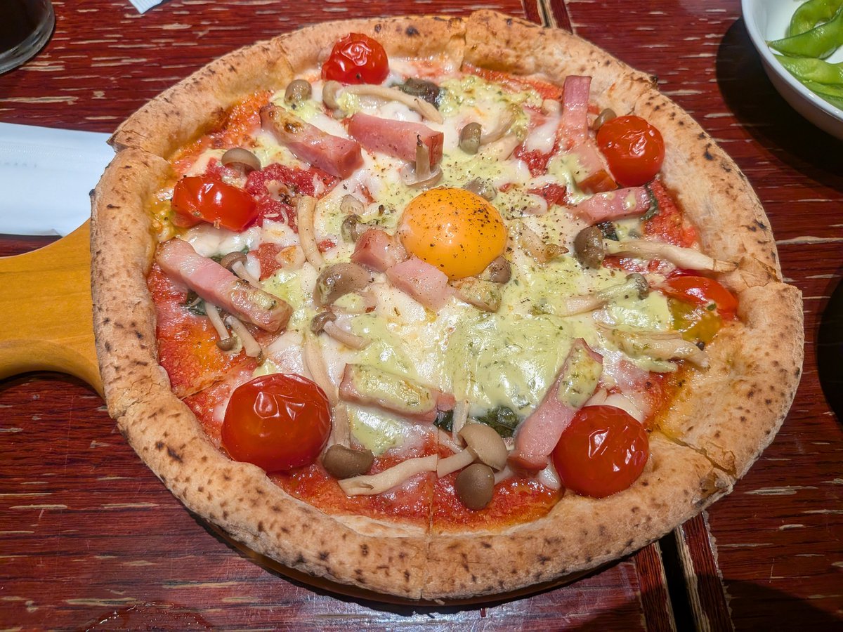 2114riou's tweet image. シャニマスちゃんとHUBのコラボ行ってきた〜
今回もフードが美味しい！！
ピザのトマトがジューシーでベーコンが食べ応え抜群
デザートプレートのフォンダンショコラはあったかいうちに食べてほしい！
ドリンクはビューティ/フルがお酒感強くて一番好き
ずっとMV観てた〜
＃HUB
#シャニマス