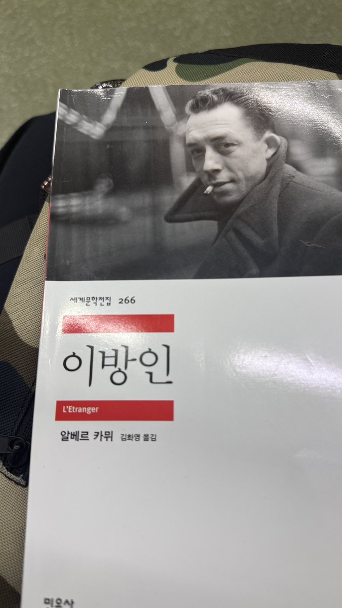 bbeansnn's tweet photo. 책 진짜 몇달만에 읽었는데
역시 사람은 책을 읽어야함..

근데 이방인 읽으면서 책 해설이 내용보다 
많은 경우는 처음 읽어봤는데
너무 새로웠음..

이건 이거대로의 맛이 있네요.. https://t.co/2SVqS2DiDt