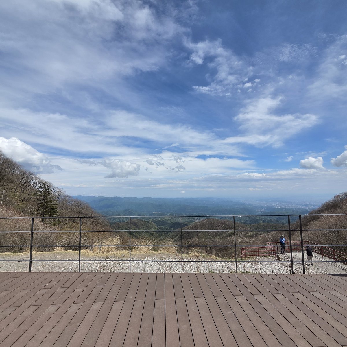 you1mtmt's tweet photo. ほぼの駅のテラスが気持ち良い☺ https://t.co/R4ODizIn5L