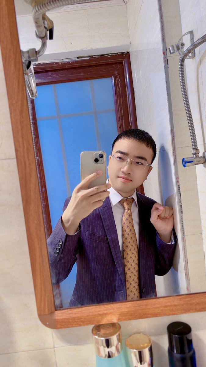 正装男服务员SPA tweet media