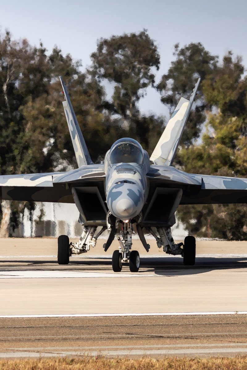 jdiz_photo's tweet image. VFC-12 Blizzard Jet from ripping out of North Island for 3 sorties. VFC-12 is stationed at NAS Oceana, VA. They are at North Island currently.

#vfc12 #f18 #aviation #nasnorthisland #sandiego #fighterjet #usnavy #planes #hellyeah #navy #superhornet #blizzard #nasoceana