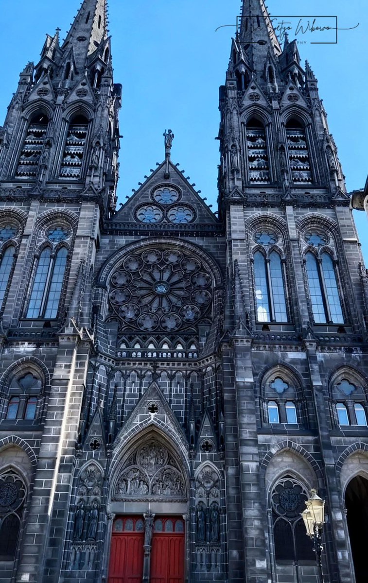 luckasdelille59's tweet image. Bonjour et bon lundi ensoleillé les amis 🌞🌞
Une pensée pour notre amie @RubanDominique qui va inhumer #Hugo son petit-fils 😣 Pensée à toute la famille 🙏🕊

#ClermontFerrand #France 🇨🇵🇨🇵🇨🇵
