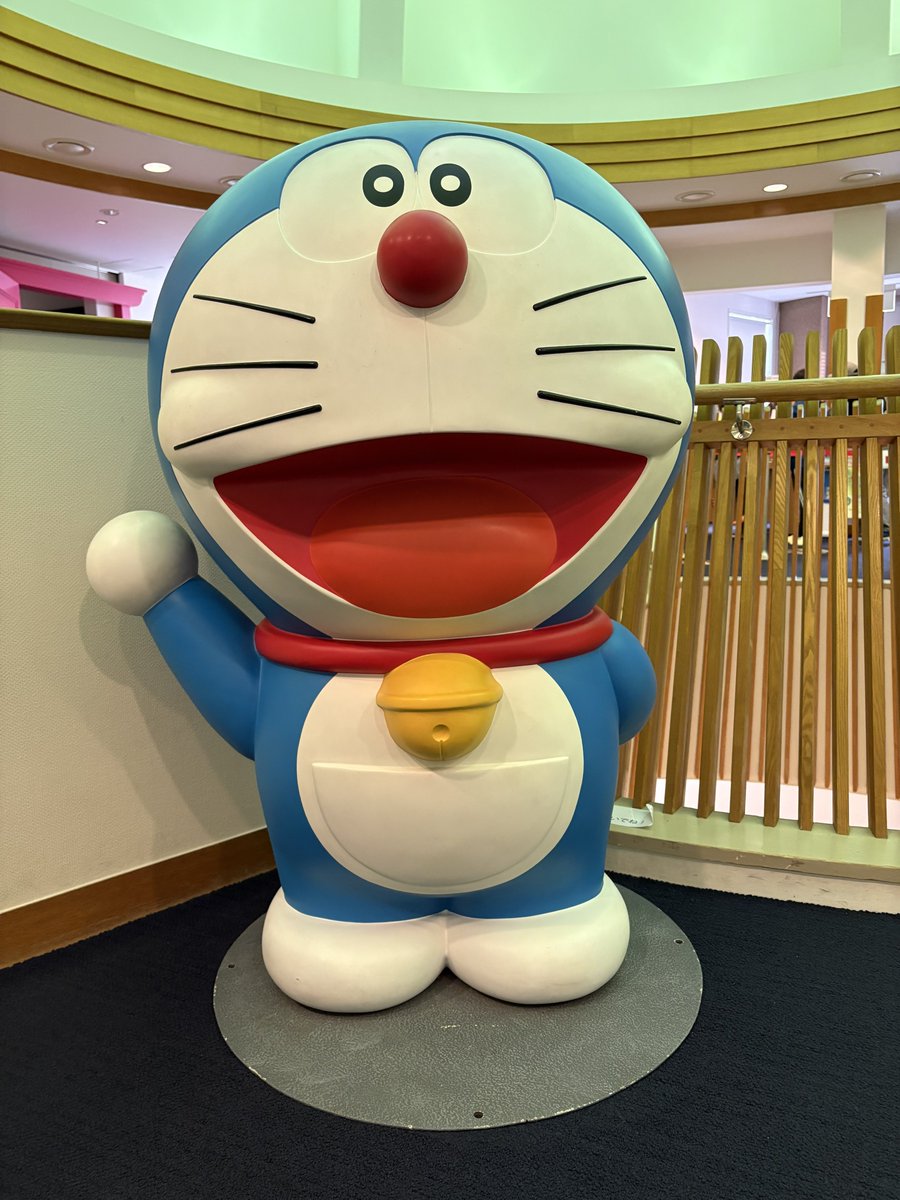 annatyama's tweet photo. 昨日はすごい家を見て、ドラえもんにあって、お寿司を食べた✌️ https://t.co/xvWezXKkii