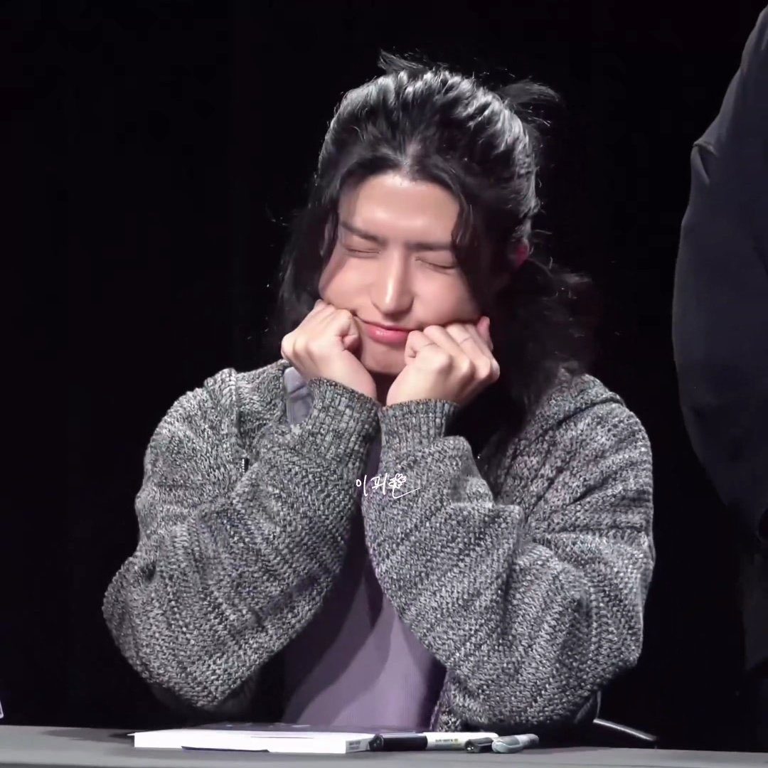 His grown ass man aegyo is so refreshing