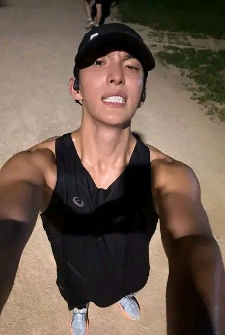 stargazewonwoo's tweet image. he should wear more tank tops btw #justsaying