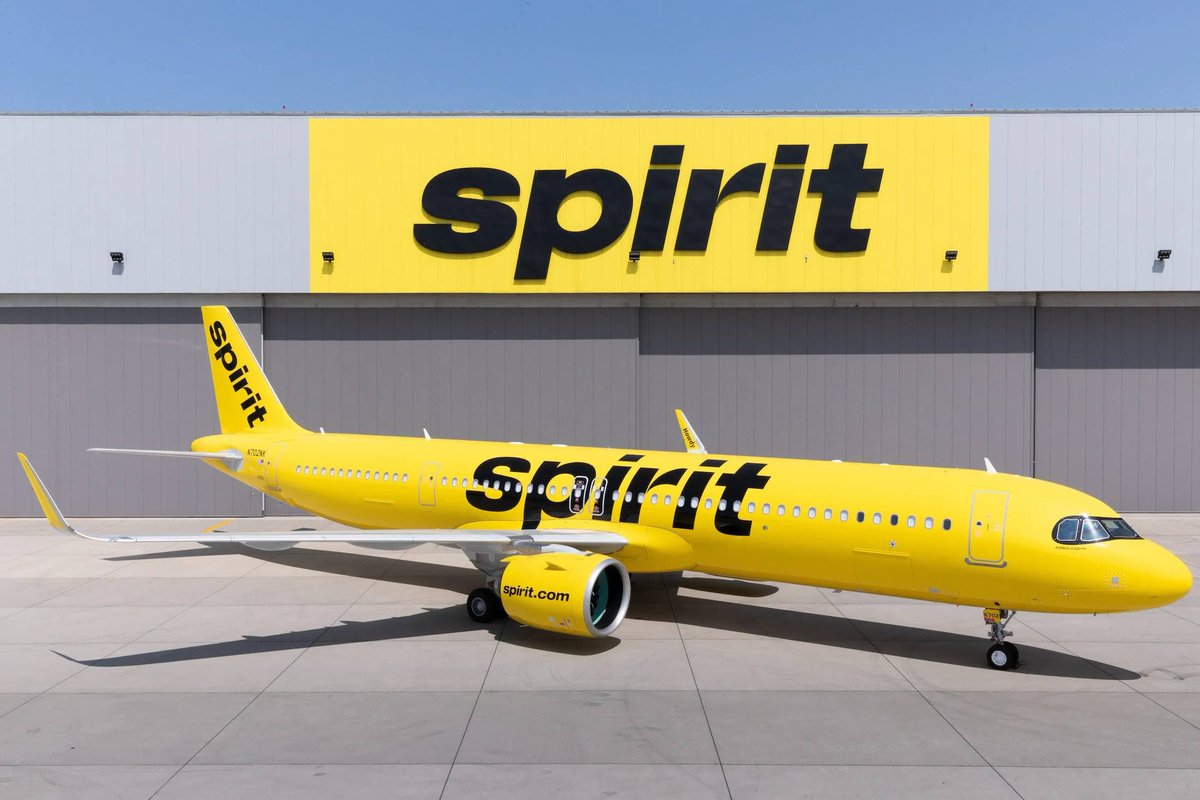 iipeo19572's tweet image. Spirit Airlines officially shuts down!  Crushed by soaring fuel and a blocked $500M Trump bailout. All flights canceled, 17K jobless, massive strandings. Rivals offering $200 rescue fares. #SpiritAirlines #BreakingNews #AviationNews