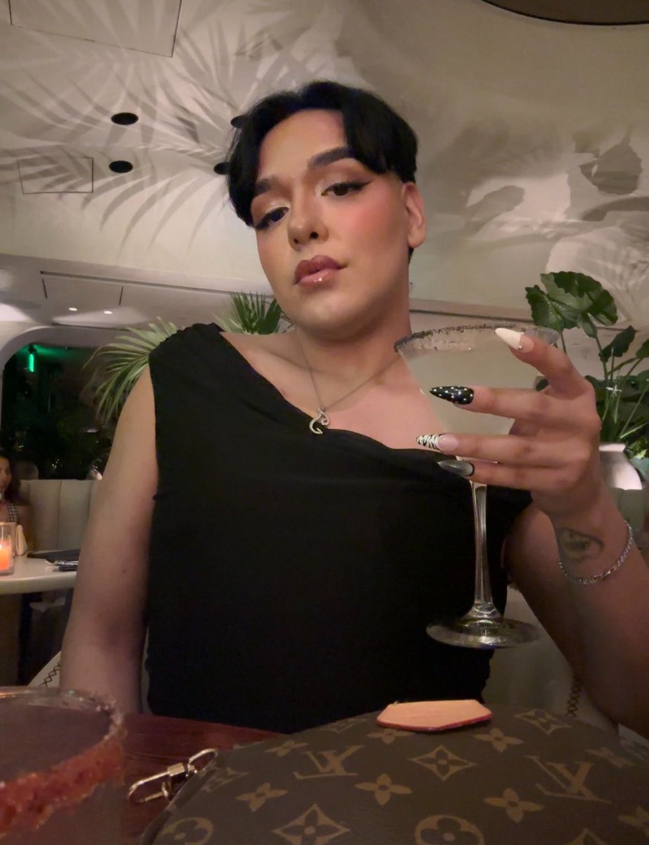 bbyj421's tweet photo. 🍸🐚🖤 https://t.co/0oP6Ps8EFk