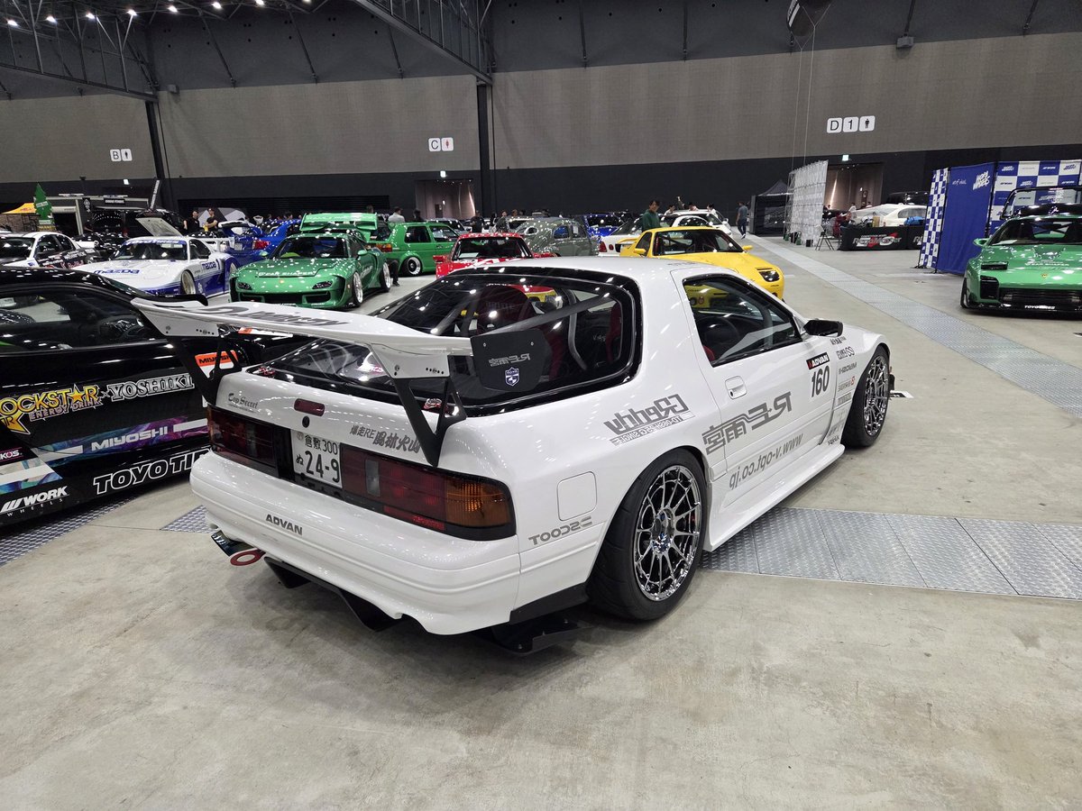 rx7_takeyariFC's tweet photo. 初WEKFEST 楽しかった！
念願のチームアワードをいただけてとても嬉しかったです！
このイベント、車のレベル高すぎる https://t.co/Ei9Q8SxIqe