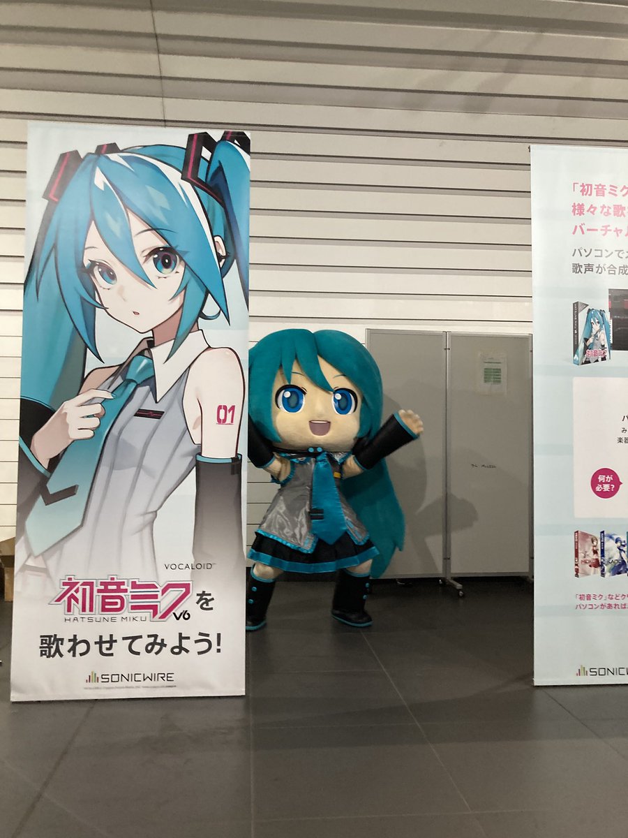 場所を変えて撮影会だよー
ミク()さんとミクさんの遭遇だよー
