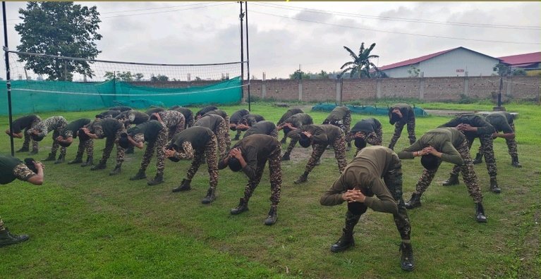 digopsimp's tweet image. #CRPF,
रेंज इम्फाल के अधीन तैनात यूनिटों के जवानो ने शारीरिक गतिविधियों में सक्रिय रुप से भाग लिया, एरिया की साफ-सफाई, शारीरिक फिटनेस, परेड़ और योग को बढ़ावा दिया तथा जवानों व अधिकारियों ने मिलकर आपसी शारीरिक परिचालनीक तालमेल को बढ़ाया।
@crpfindia 
@northeast_zone 
@mnp_2018