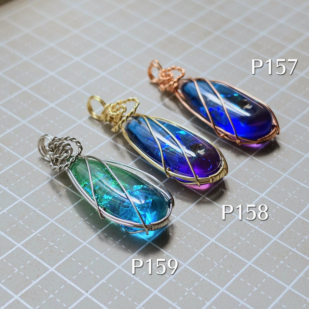chunnrin's tweet photo. メルカリshops「ちゅん工房」に、
「精霊の守り　レジン✕ワイヤー　ネックレス」を3点追加しました！

https://t.co/aWbxvOAJno

#レジン #ファンタジー #ハンドメイドアクセサリー #レジンネックレス #ワイヤーアクセサリー https://t.co/bVM7qBmTD3