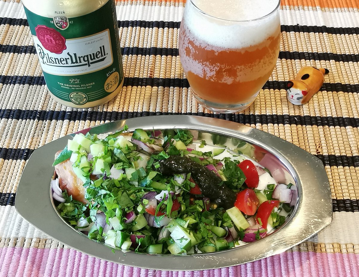 🕐️お昼ごはん🌞🍃🍃
・サモサチャット
・ピルスナーウルケル

モモよりも店ごとに違いがはっきり出るのがサモサの面白いところ、ダスビリヤニハウスのサモサはスパイシーだった🇮🇳

天気の良い嵐で出掛けられないのでビールが支給された🍃
昼から飲むビールはウマイ☺️