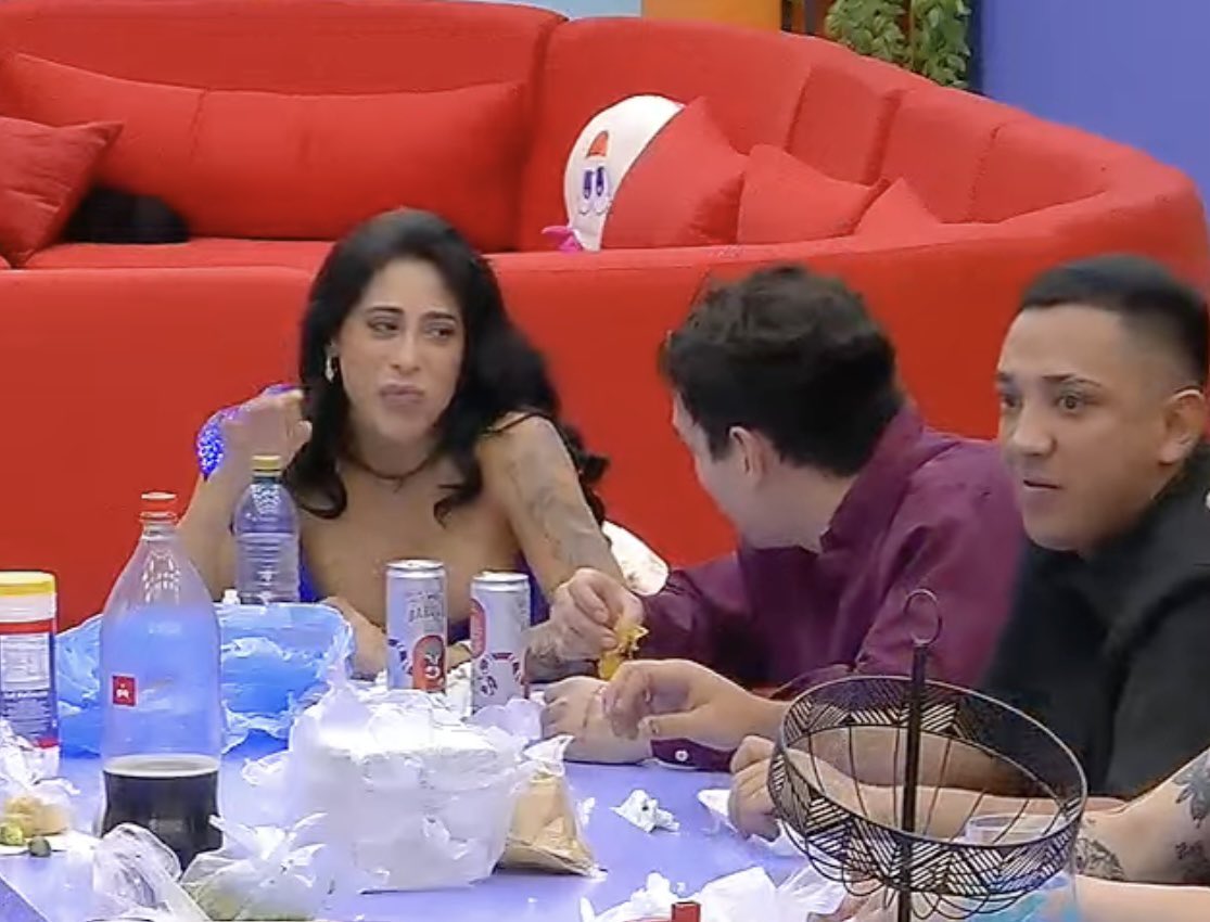 Robertooooo has tú trabajo y acaba sus relaciones jajajajaj
#LaMansionVip